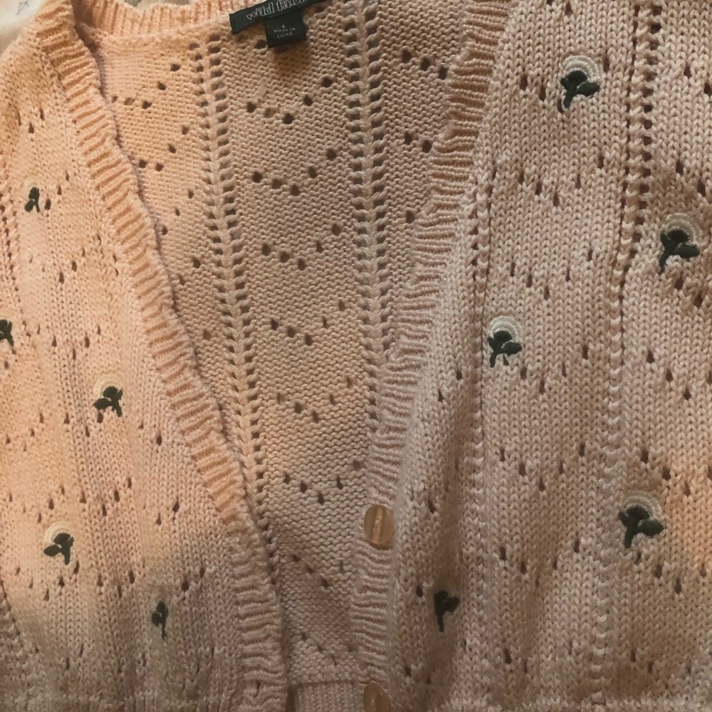 Pink knit top with flower embroidery